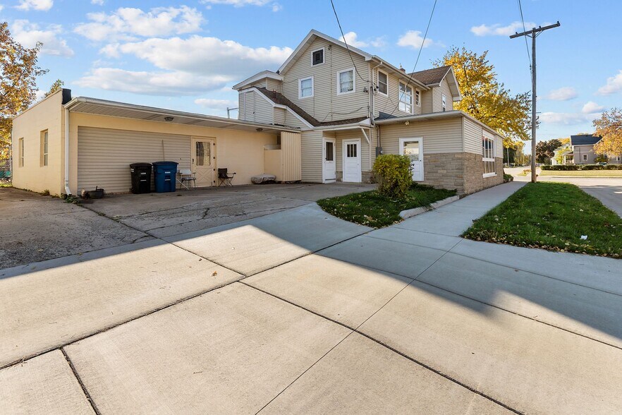 754 N Main St, Oshkosh, WI à vendre - Photo de l’immeuble – Image 3 sur 44