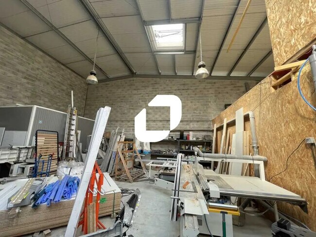 Plus de détails pour Bureau, Local d'activités à louer