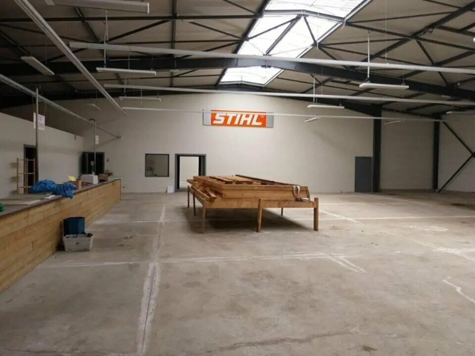 Industriel/Logistique dans Remomeix à vendre Photo intérieure– Image 1 sur 3