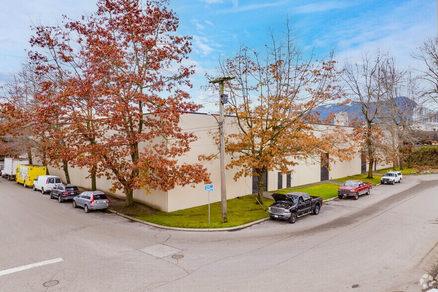 1580-1588 Columbia St, North Vancouver, BC à louer - Photo de l’immeuble – Image 3 sur 3