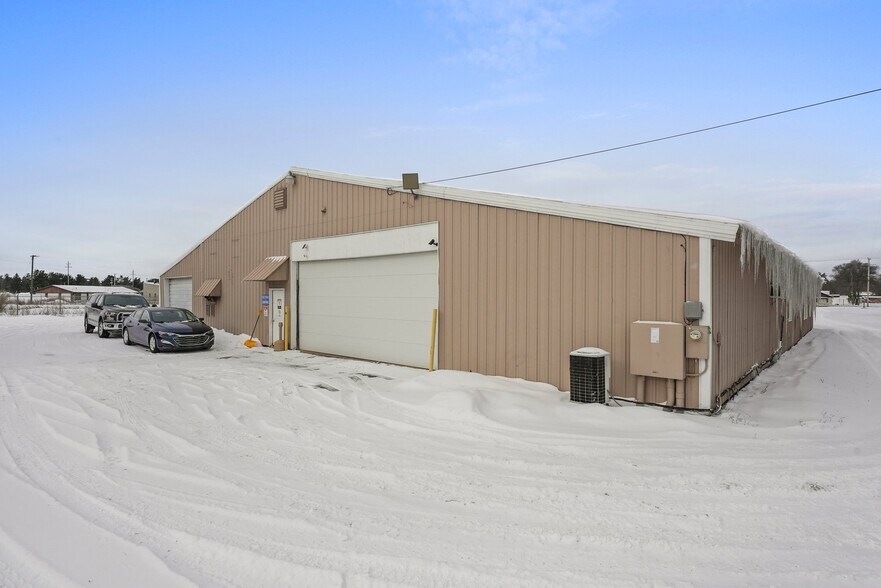 402 Huron St, Grayling, MI à vendre - Photo de l’immeuble – Image 2 sur 23