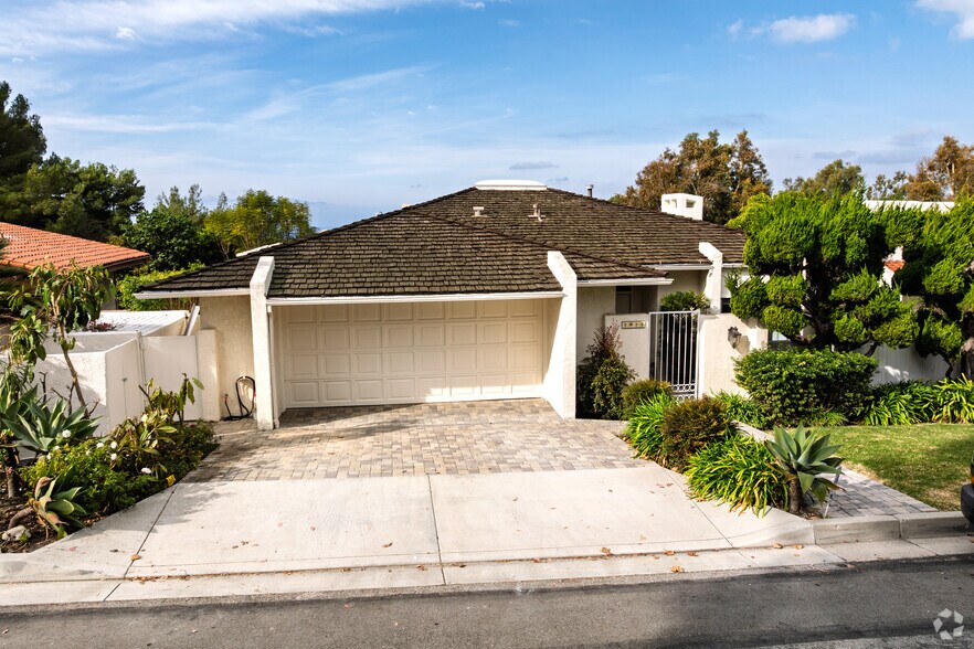 1917 Via Estudillo, Palos Verdes Estates, CA à vendre - Photo de l’immeuble – Image 2 sur 4