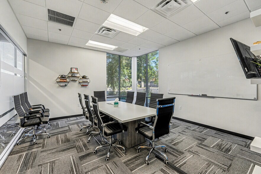 4625 S Wendler Dr, Tempe, AZ à louer - Photo de l’immeuble – Image 2 sur 28