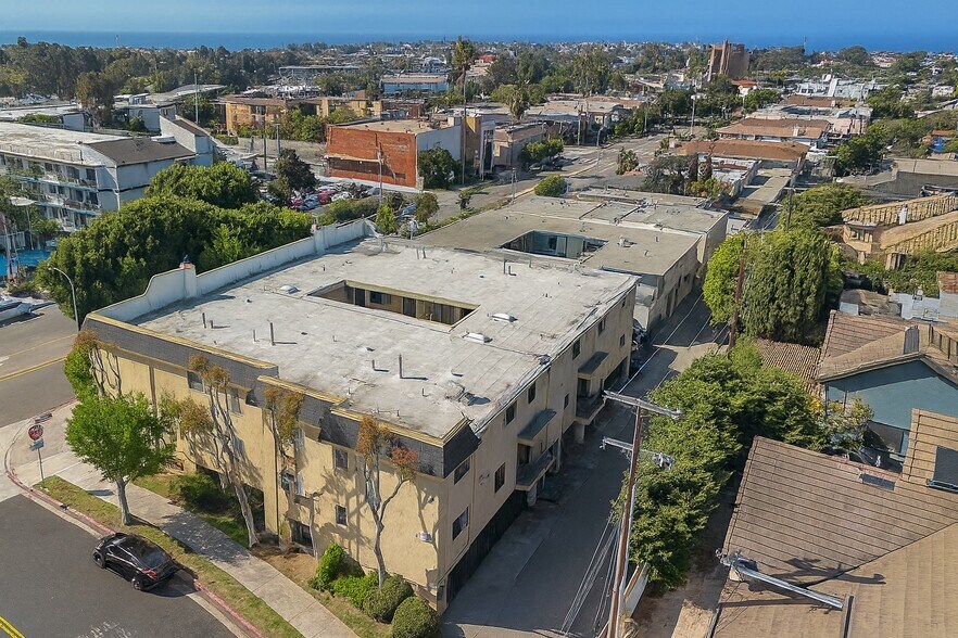 7605 W Manchester Ave, Playa Del Rey, CA à vendre - Photo de l’immeuble – Image 3 sur 25