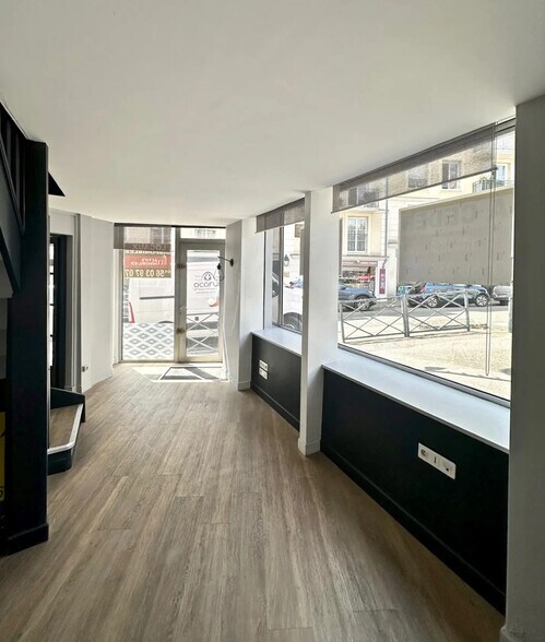 Local commercial dans Nogent-sur-Marne à louer - Photo de l’immeuble – Image 3 sur 7