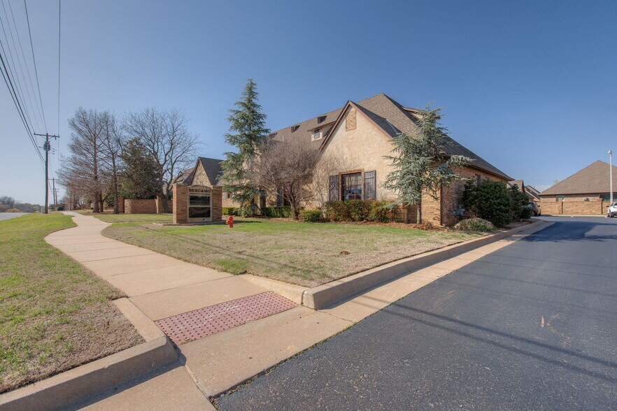 2201 SW 119th St, Oklahoma City, OK à vendre - Photo de l’immeuble – Image 3 sur 45