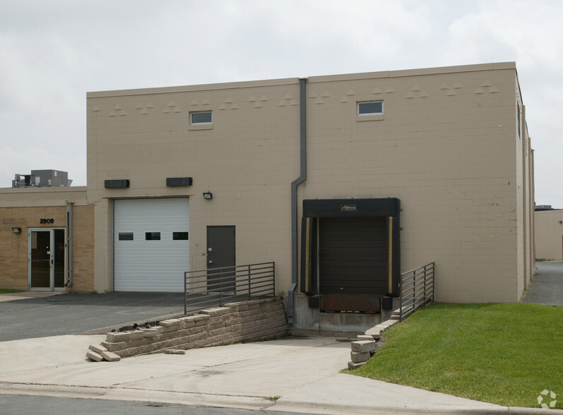 2909 S Anthony Ln, Saint Anthony, MN à vendre - Photo de l’immeuble – Image 3 sur 11