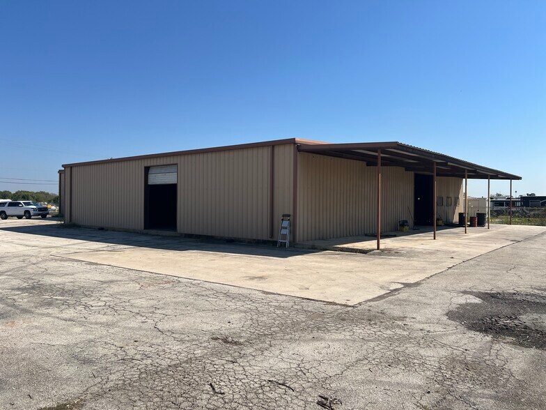 5858 Bicentennial St, San Antonio, TX à louer - Photo de l’immeuble – Image 3 sur 16