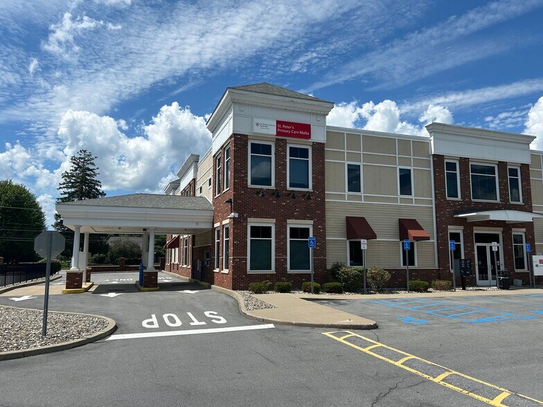 2537 Route 9, Malta, NY à vendre - Photo de l’immeuble – Image 3 sur 40