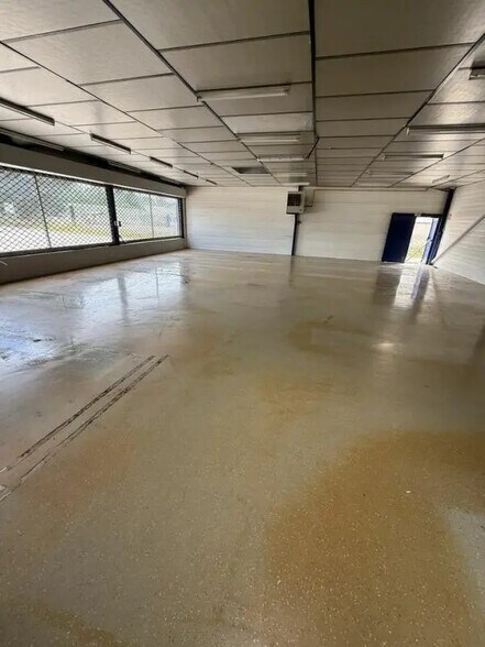 Local d’activités dans Valence à louer - Photo de l’immeuble – Image 3 sur 9