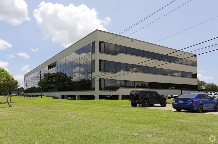 1011 Highway 6 S, Houston, TX à louer - Photo de l’immeuble – Image 1 sur 7