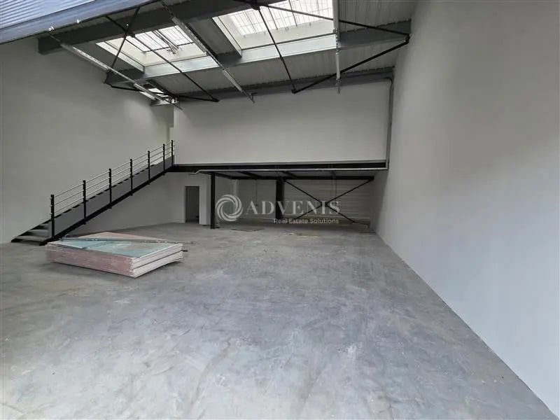 Local d’activités dans Stains à louer Photo intérieure– Image 1 sur 10