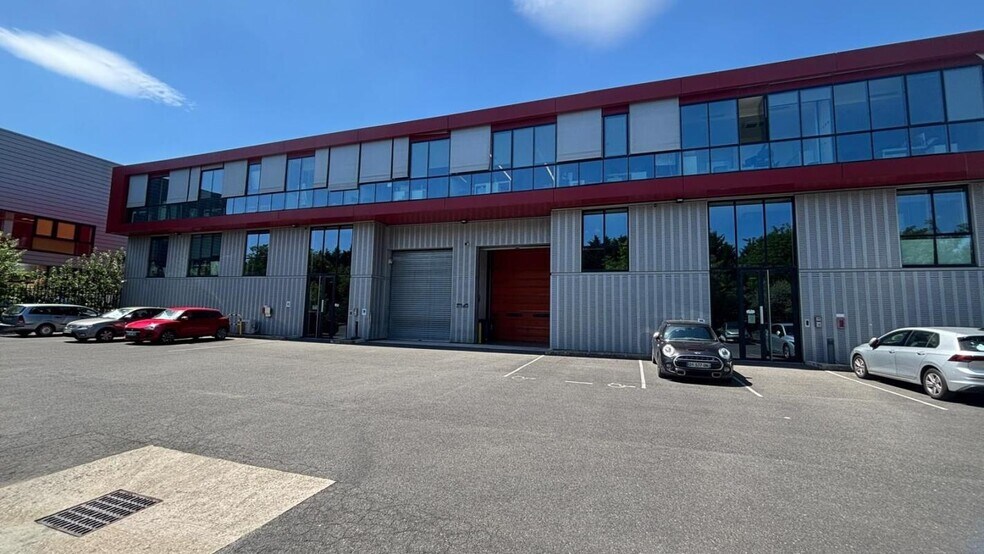 Local d’activités dans Gennevilliers à louer - Photo de l’immeuble – Image 2 sur 15