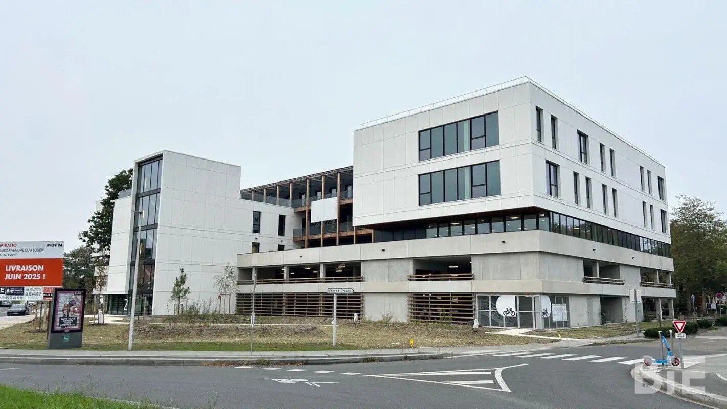 Bureau dans Pessac à louer Photo de l’immeuble– Image 1 sur 11