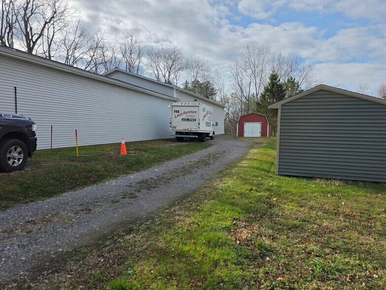 7570 Seneca St, East Aurora, NY à vendre - Photo de l’immeuble – Image 3 sur 9