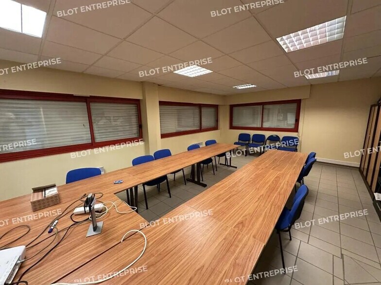 Local d’activités dans Mellac à louer - Photo de l’immeuble – Image 2 sur 6