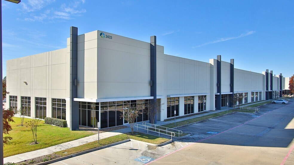3423 N Sam Houston Pky W, Houston, TX à louer - Photo de l’immeuble – Image 3 sur 18