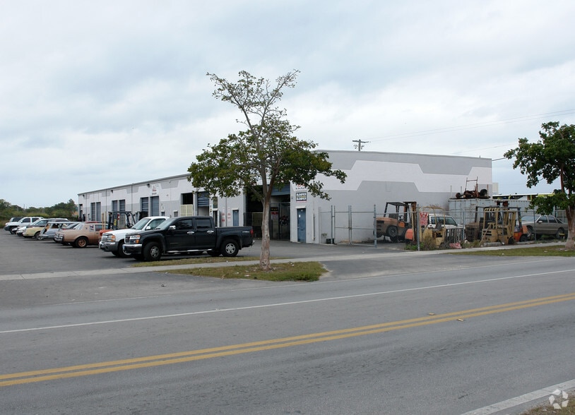 212-252 SW 6th Ave, Homestead, FL à louer - Photo principale – Image 1 sur 4