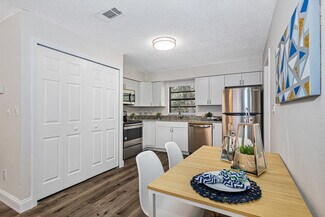 Plus de détails pour 7802-7806 Colonial Club Ct, Riverview, FL - Logement à vendre