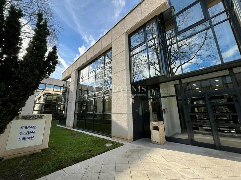 Bureau dans Guyancourt à louer - Photo de l’immeuble – Image 3 sur 3