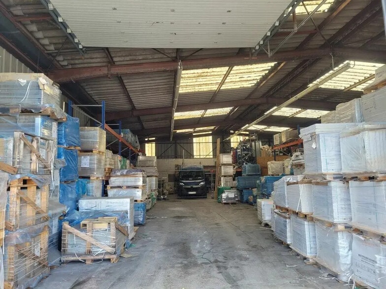 Local d’activités dans Sotteville-lès-Rouen à louer - Photo de l’immeuble – Image 2 sur 11