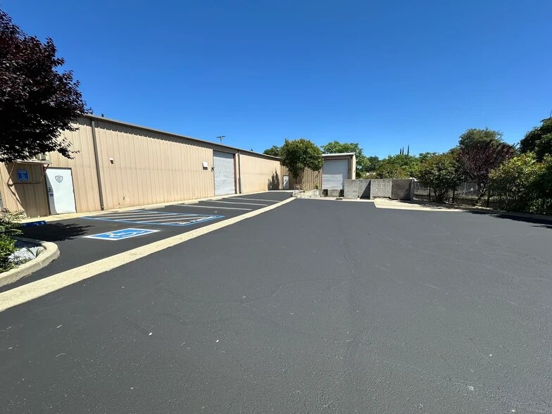 2649 Favretto Ave, Redding, CA à louer - Photo de l’immeuble – Image 2 sur 10