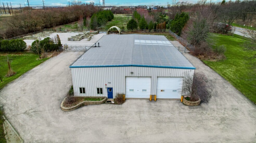 1010 Town Rd, West Chicago, IL à vendre - Photo de l’immeuble – Image 1 sur 8