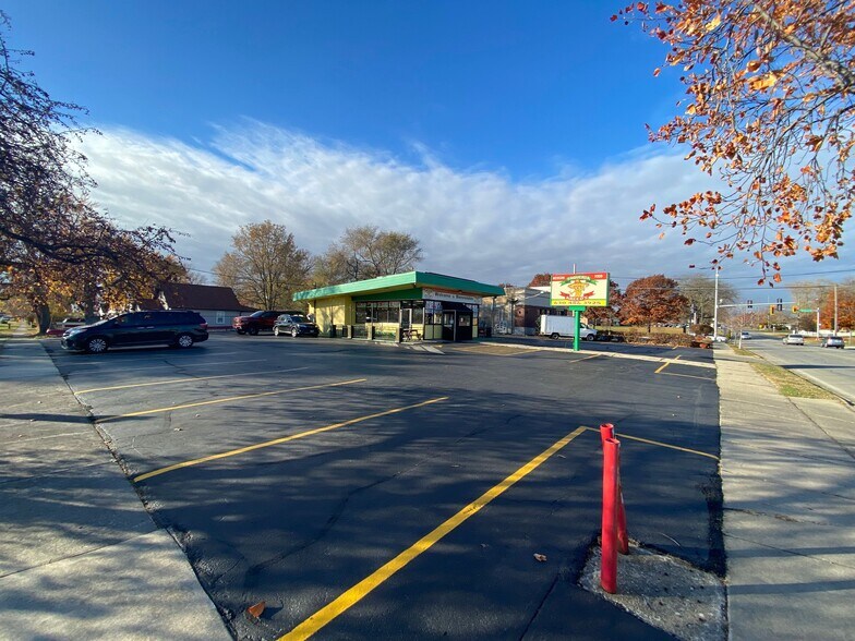 930 W Illinois Ave, Aurora, IL à vendre - Photo de l’immeuble – Image 2 sur 21