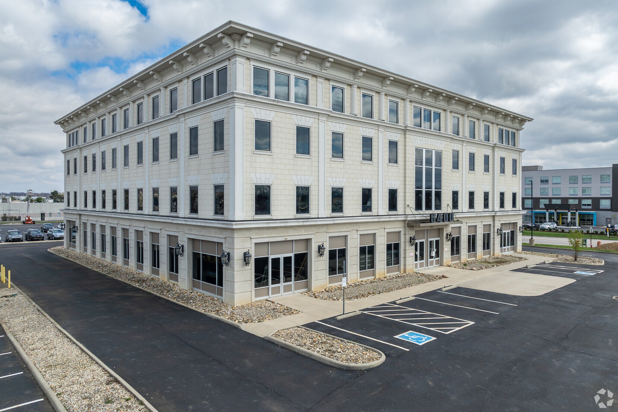 6400 E Broad St, Columbus, OH à vendre Photo principale– Image 1 sur 7