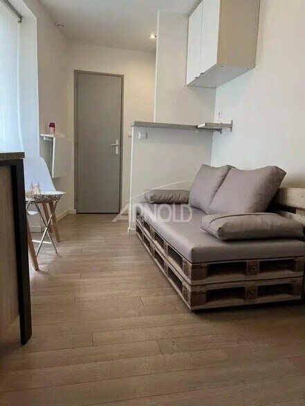 Local commercial dans Nantes à louer - Photo de l’immeuble – Image 1 sur 4