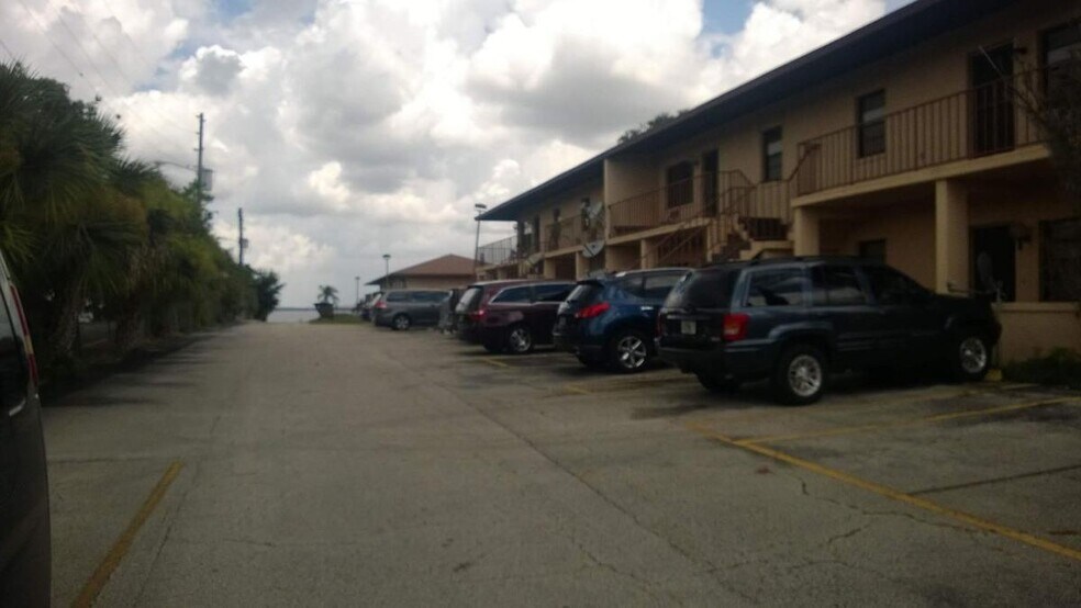 1025 Lakeview Dr, Sebring, FL à vendre - Photo de l’immeuble – Image 2 sur 3