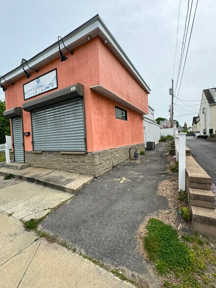 948 Warren Ave, Brockton, MA à louer - Photo de l’immeuble – Image 2 sur 7