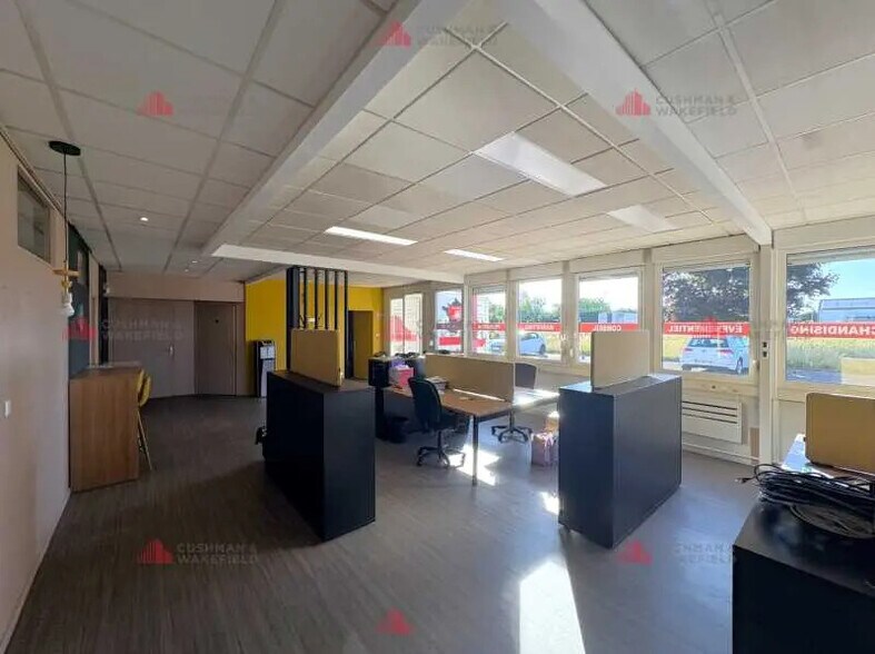 Bureau dans CRISSEY à louer - Photo de l’immeuble – Image 2 sur 8