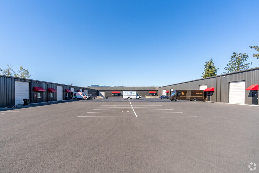 3400 Main St, Springfield, OR à louer - Photo de l’immeuble – Image 3 sur 6