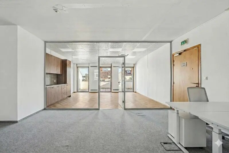 Bureau dans Lyon à louer - Photo de l’immeuble – Image 3 sur 24