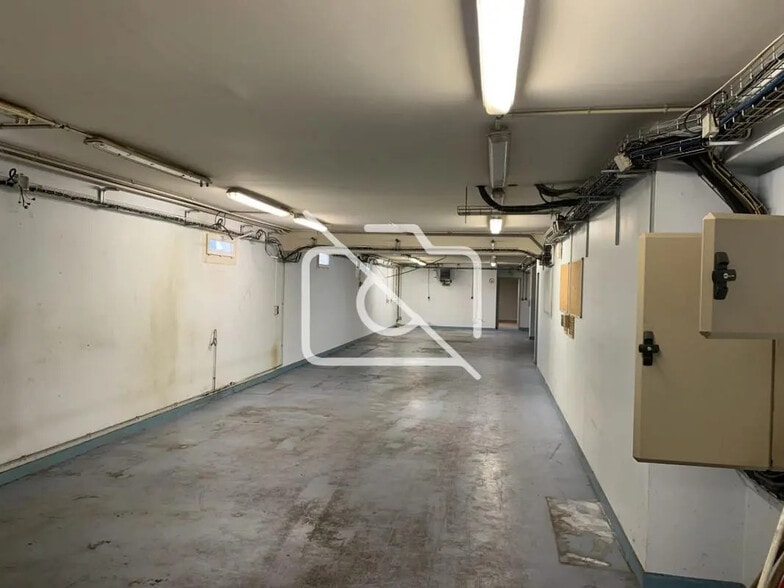 Local d'activités dans Marcoussis à vendre - Photo de l’immeuble – Image 3 sur 12