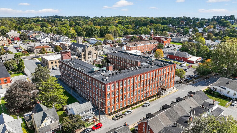 155 S Poplar St, Elizabethtown, PA à vendre - Photo de l’immeuble – Image 1 sur 8