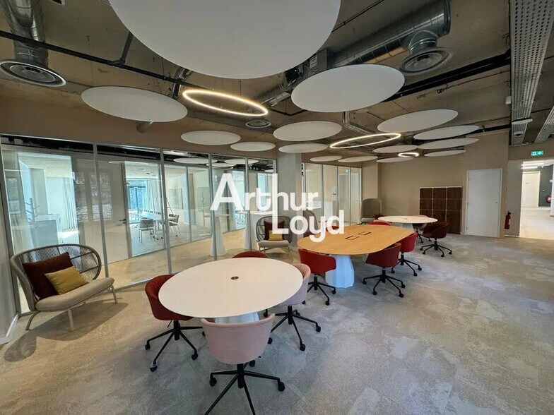 Espace de coworking dans Valbonne à louer - Photo de l’immeuble – Image 3 sur 7
