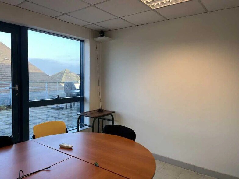 Bureau dans Creil à vendre - Photo de l’immeuble – Image 3 sur 7