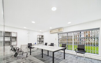 G7 Mellors Rd, Nottingham à louer Photo intérieure– Image 2 sur 6