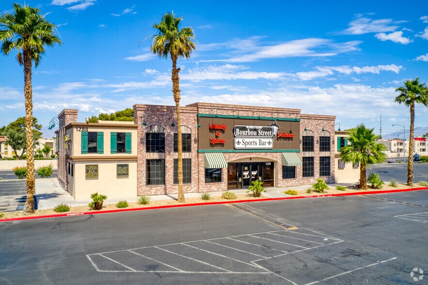 Nellis Crossing Retail Center-57,100 S.F portefeuille de 3 biens à vendre sur LoopNet.fr - Photo principale – Image 2 sur 8
