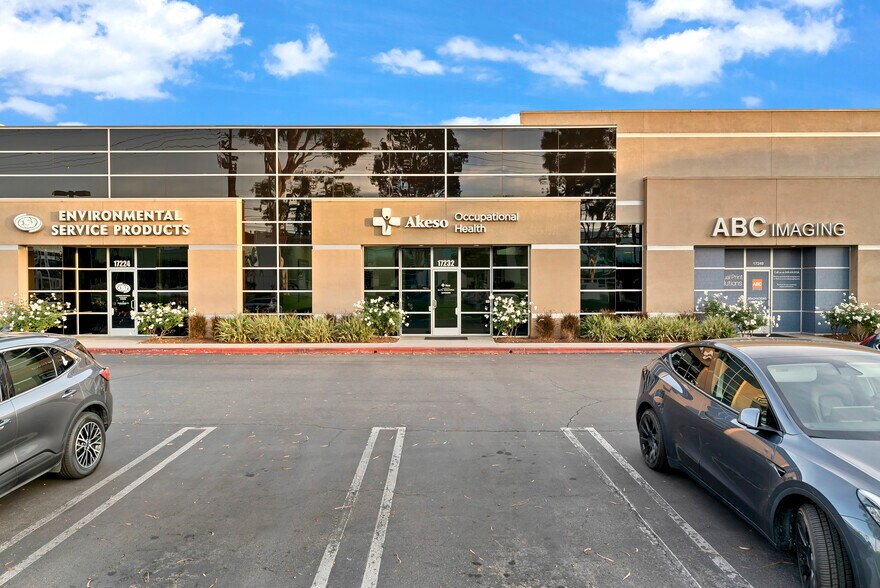 17232 Red Hill Ave, Irvine, CA à louer - Photo de l’immeuble – Image 2 sur 50