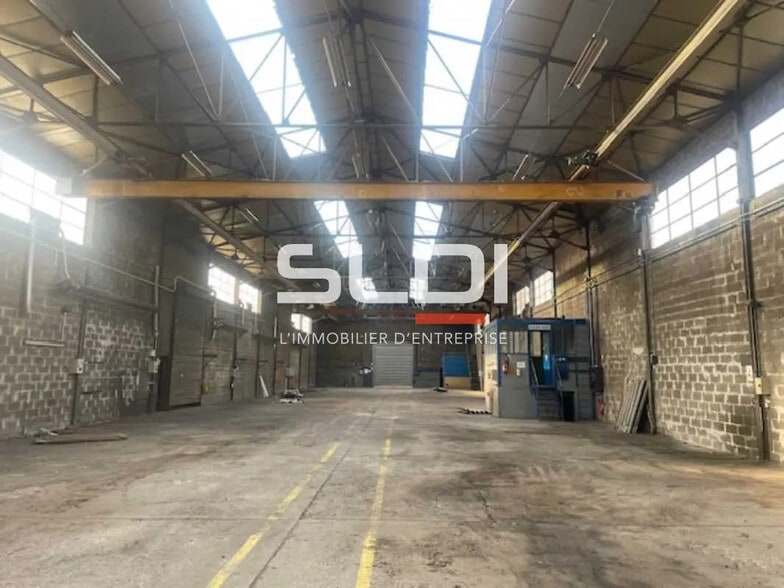 Local d'activités dans Rillieux-la-Pape à vendre - Photo de l’immeuble – Image 3 sur 6