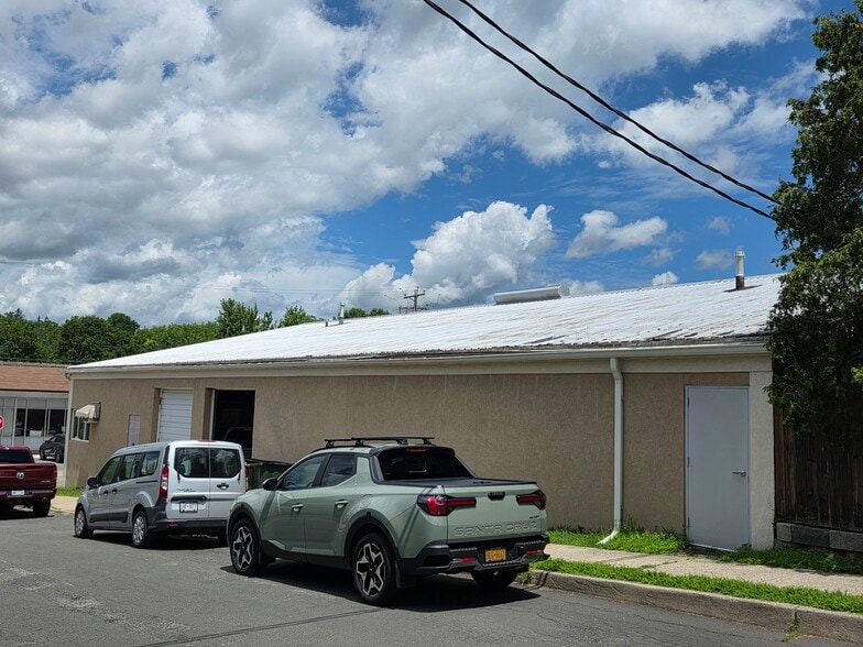 249 W Main St, Goshen, NY à vendre - Photo de l’immeuble – Image 3 sur 9