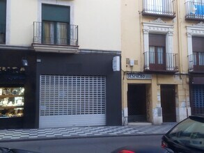 Local commercial dans Cuenca, Cuenca à louer Photo de l’immeuble– Image 2 sur 7
