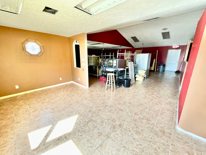 211 N Walnut St, Crawfordsville, IN à vendre - Photo intérieure – Image 3 sur 8