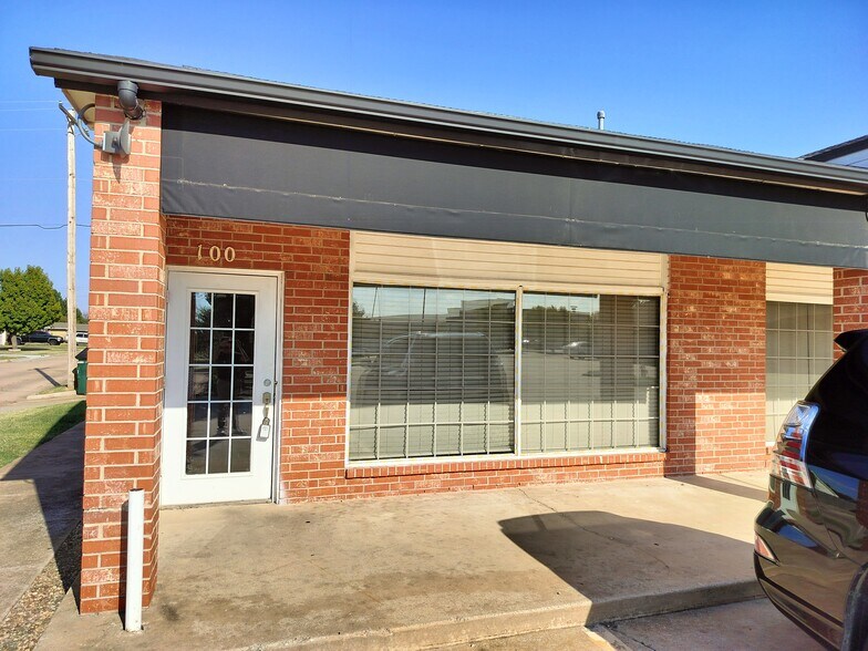 2300 S Broadway, Edmond, OK à louer - Photo de l’immeuble – Image 1 sur 11