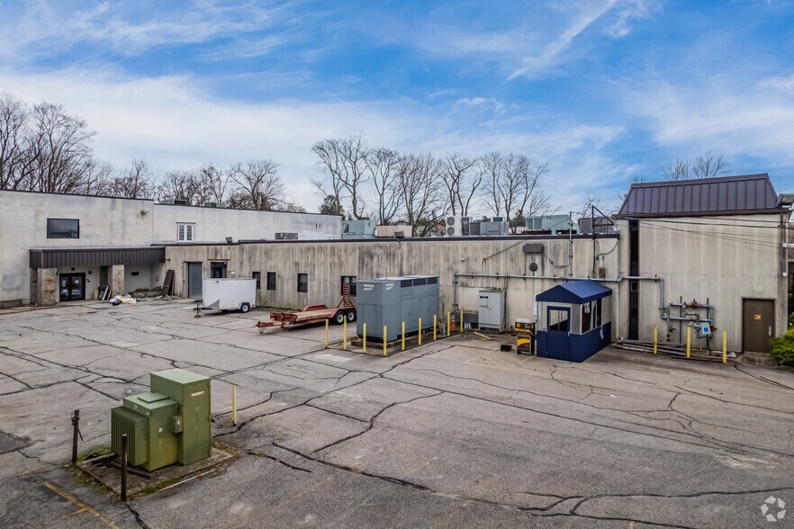 1 Alexander Pl, Glen Cove, NY à vendre - Photo de l’immeuble – Image 3 sur 12