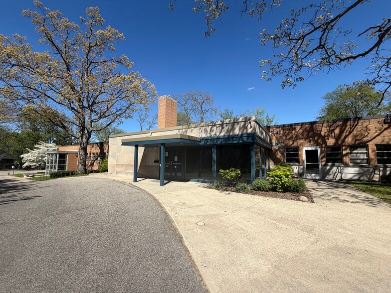 833 Lake Dr SE, Grand Rapids, MI à vendre - Photo de l’immeuble – Image 3 sur 25