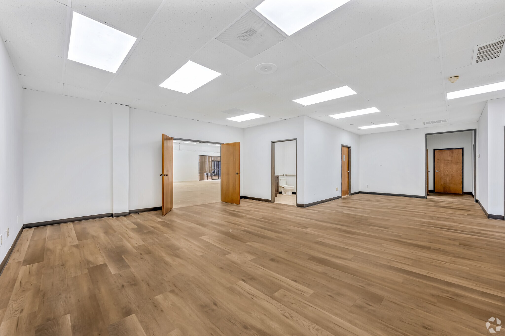 3150 Premier Dr, Irving, TX à louer Photo de l’immeuble– Image 1 sur 5